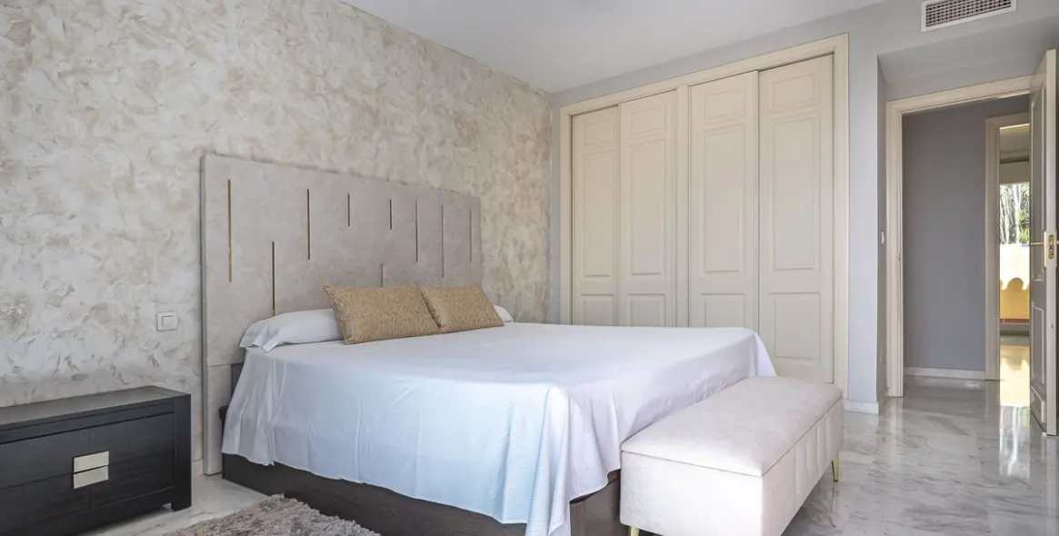 Продажа двухуровневого пентхауса в Bahía de Marbella 22