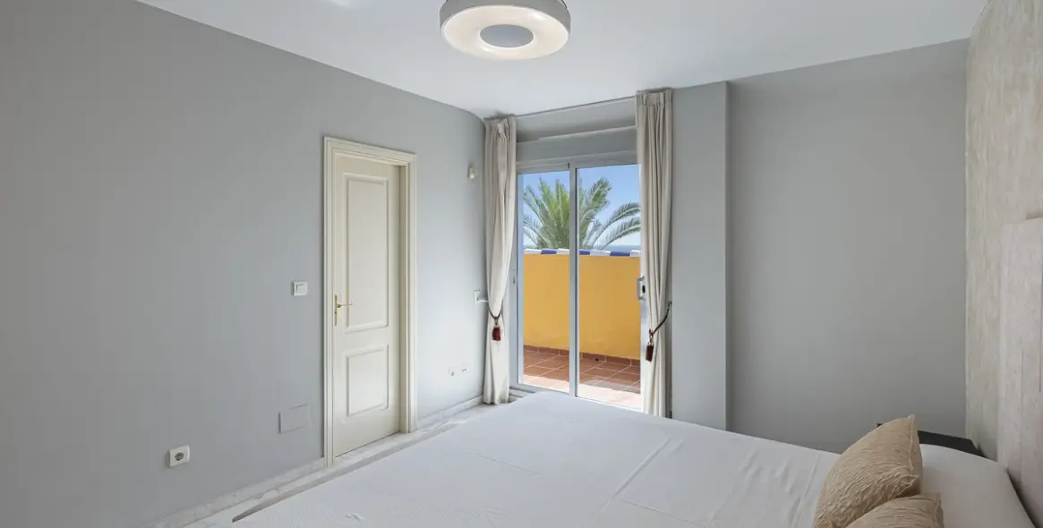 Продажа двухуровневого пентхауса в Bahía de Marbella 23