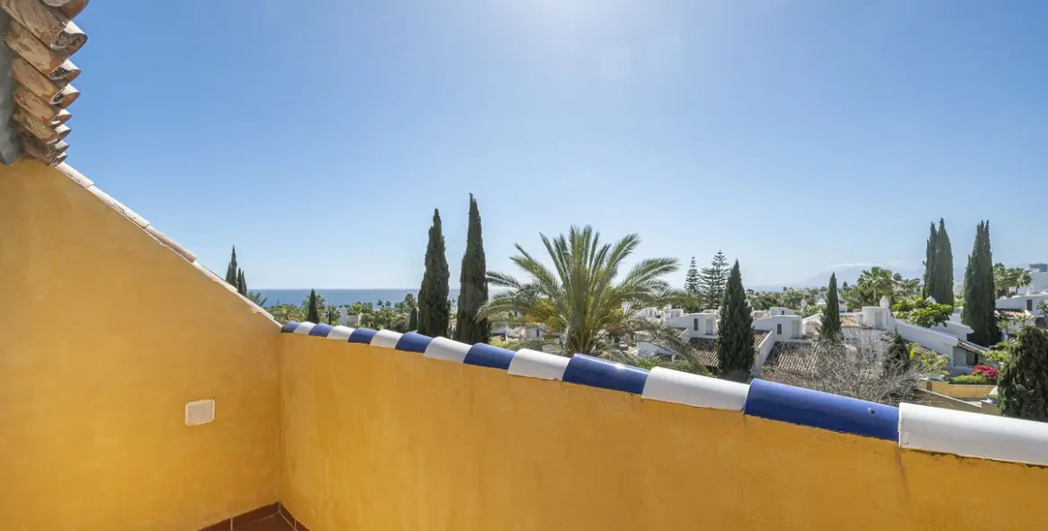 Продажа двухуровневого пентхауса в Bahía de Marbella 24