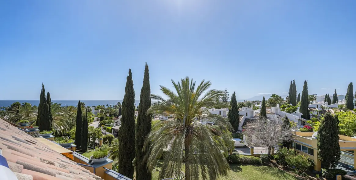 Продажа двухуровневого пентхауса в Bahía de Marbella 25