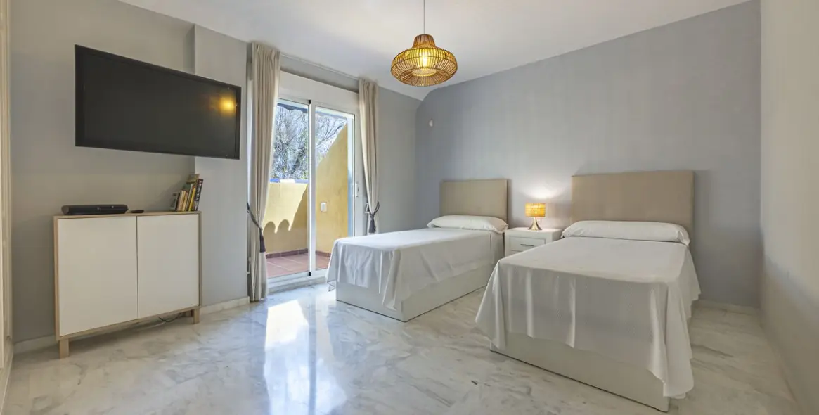 Продажа двухуровневого пентхауса в Bahía de Marbella 28