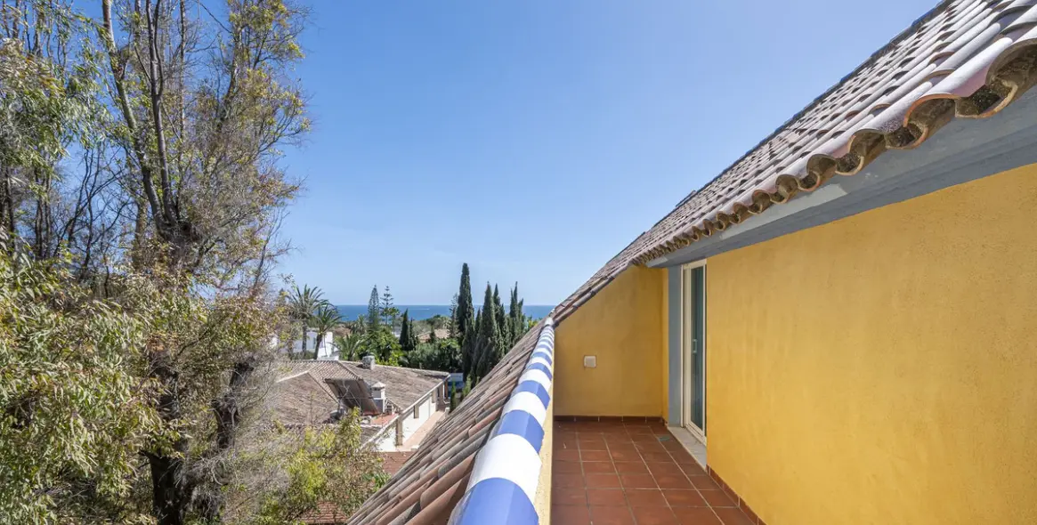 Продажа двухуровневого пентхауса в Bahía de Marbella 30