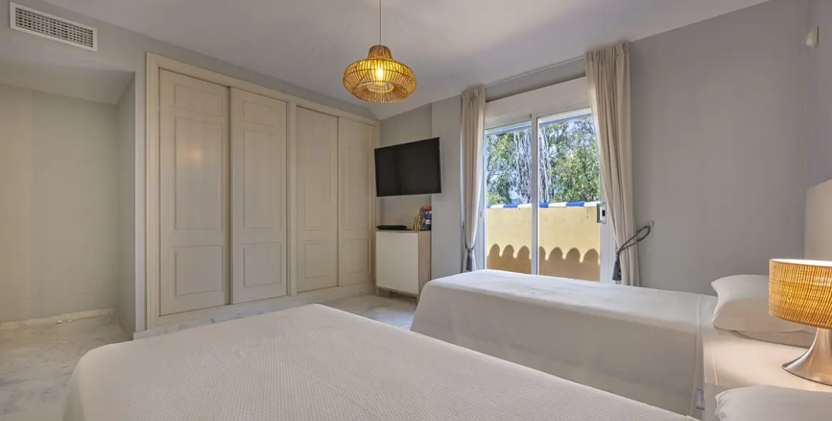 Продажа двухуровневого пентхауса в Bahía de Marbella 31