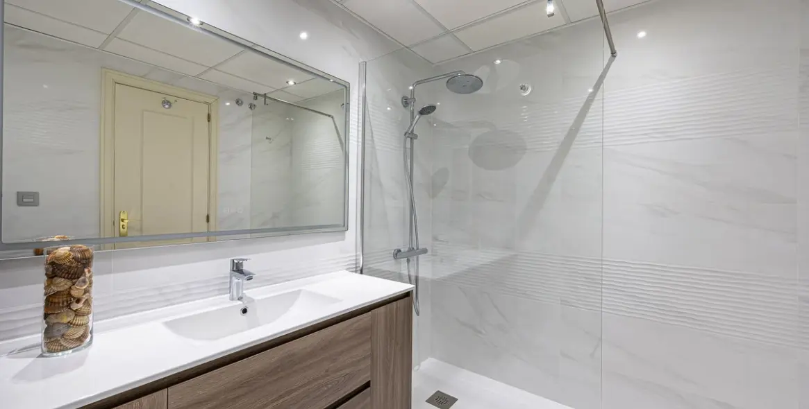 Продажа двухуровневого пентхауса в Bahía de Marbella 32