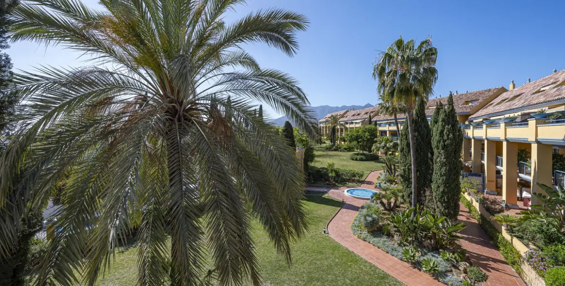 Продажа двухуровневого пентхауса в Bahía de Marbella 35