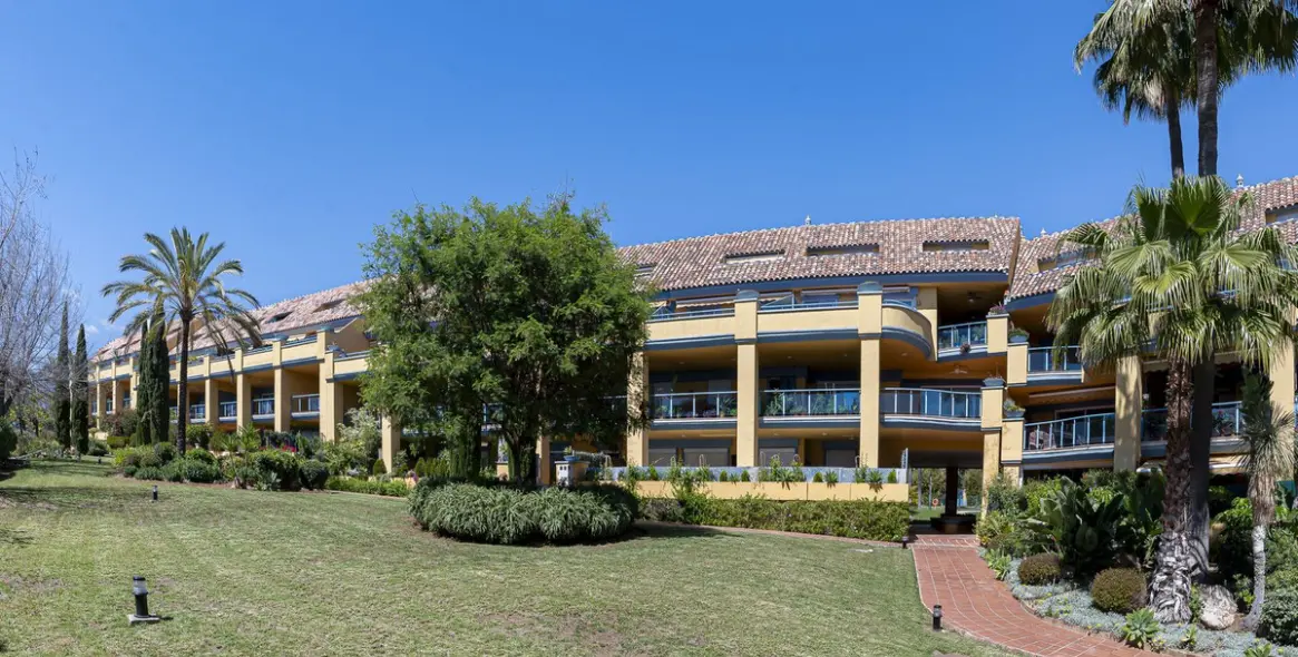 Продажа двухуровневого пентхауса в Bahía de Marbella 37