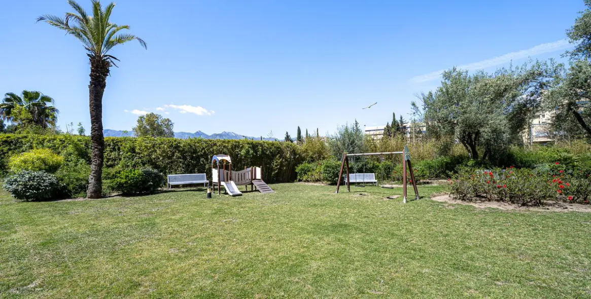 Продажа двухуровневого пентхауса в Bahía de Marbella 41