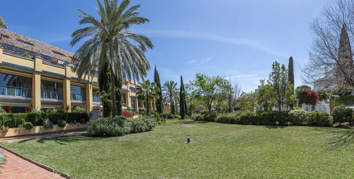 Продажа двухуровневого пентхауса в Bahía de Marbella 43