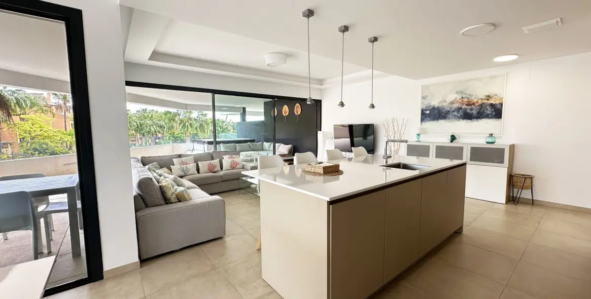 Sale of middle floor apartment in Estepona (district Estepona) 2