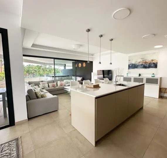 Middle floor apartment R4763725