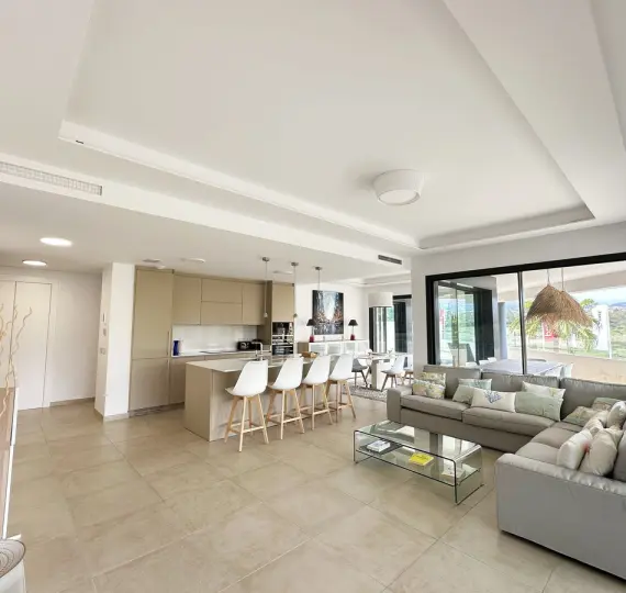 Middle floor apartment R4763725