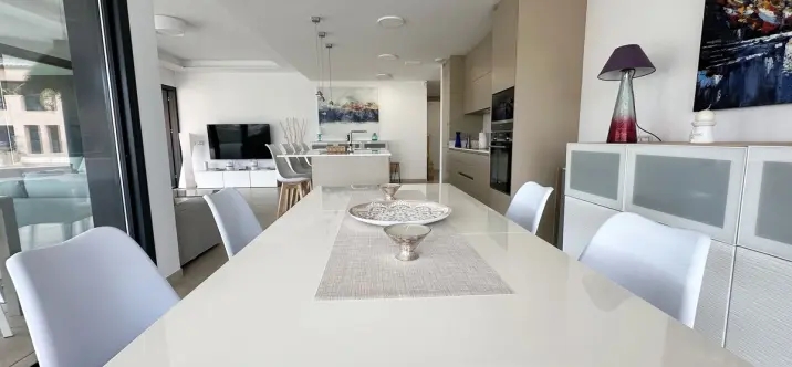 Middle floor apartment R4763725 3