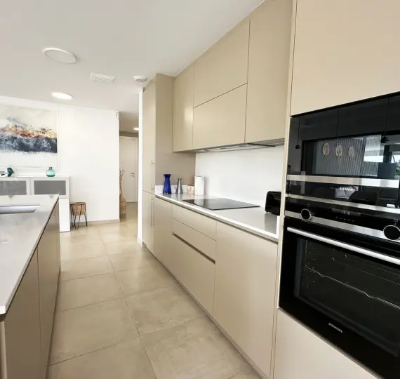 Middle floor apartment R4763725