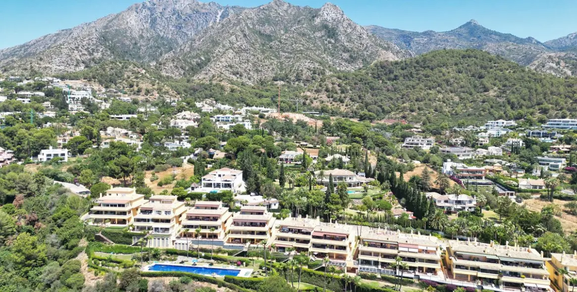 Sale of ground floor apartment in Sierra Blanca 6