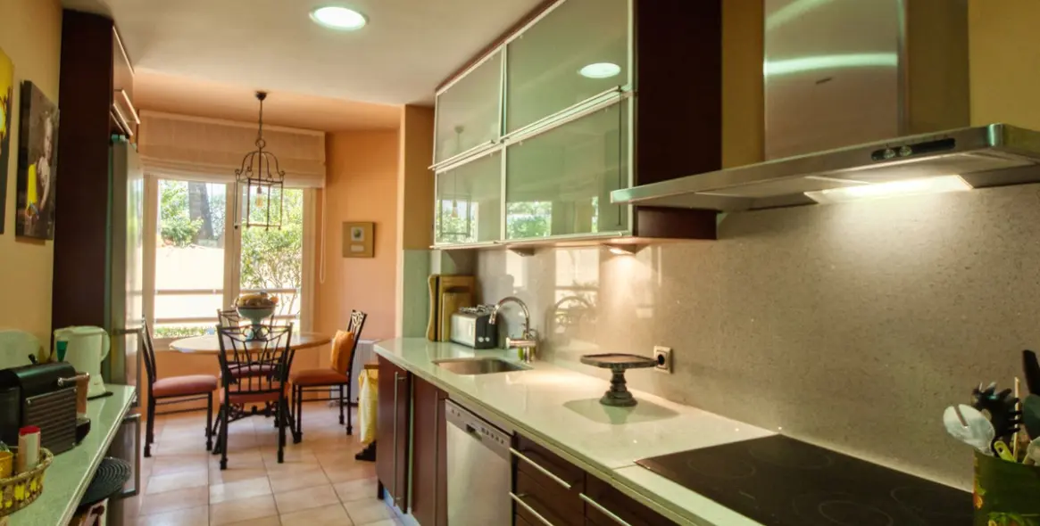 Sale of ground floor apartment in Sierra Blanca 12