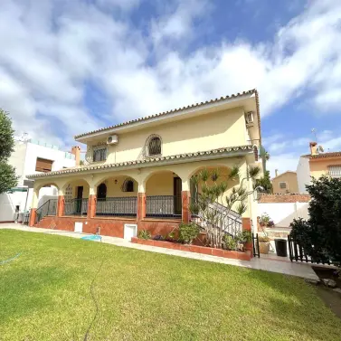 Продажа  отдельно стоящей виллы в El Coto