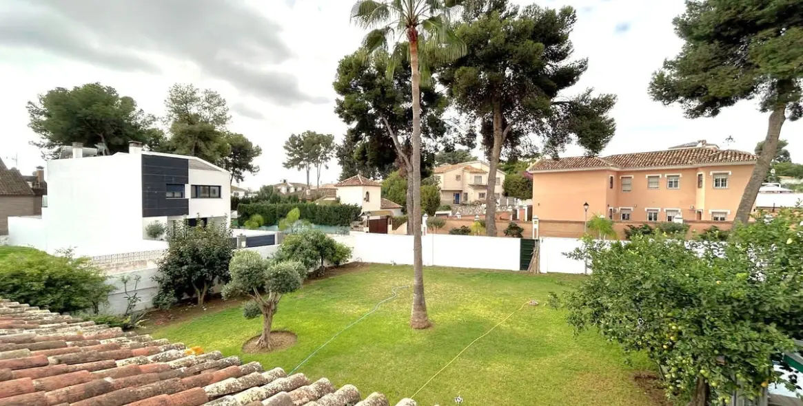 Sale of detached villa in El Coto 2
