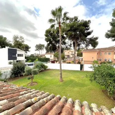 Продажа  отдельно стоящей виллы в El Coto