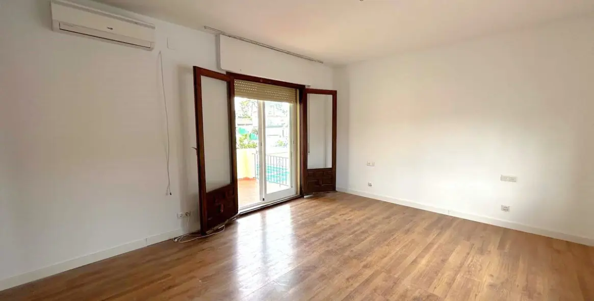 Sale of detached villa in El Coto 3