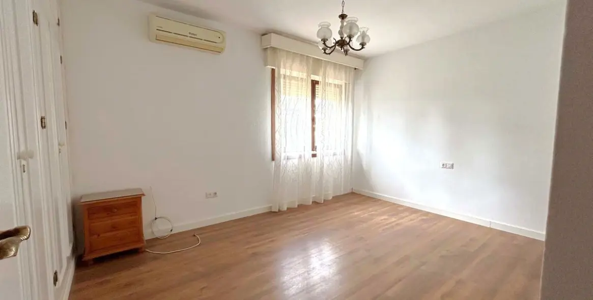 Sale of detached villa in El Coto 10