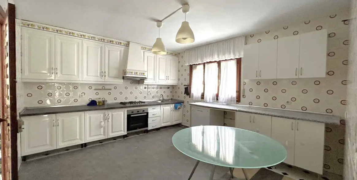 Sale of detached villa in El Coto 18