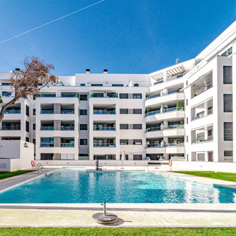 Venta de apartamento en planta baja en Marbella