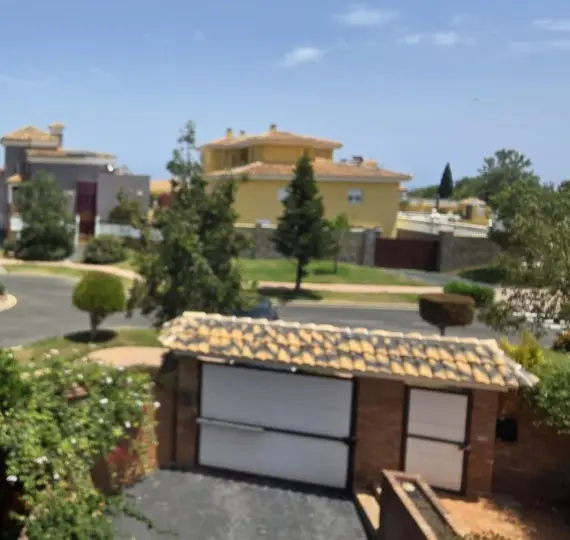 Detached villa R5188648