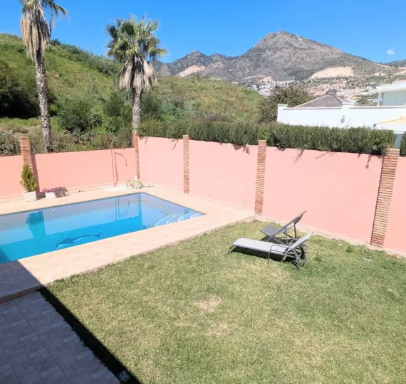 Detached villa R5188648