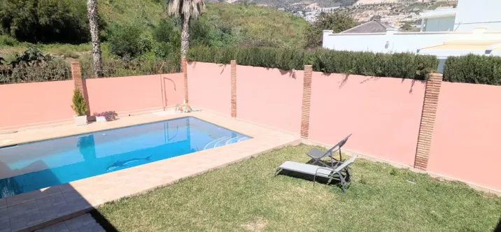 Detached villa R5188648 1