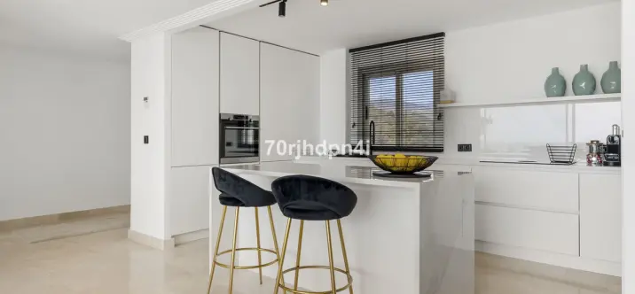 Sale of penthouse in Estepona 0