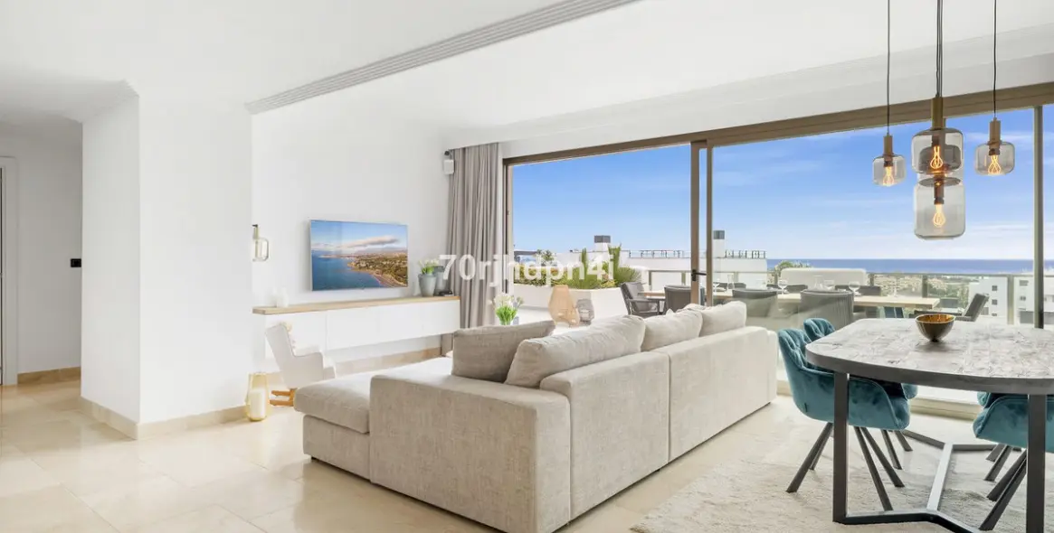 Sale of penthouse in Estepona 2