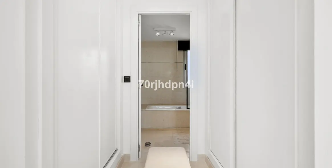 Sale of penthouse in Estepona 3