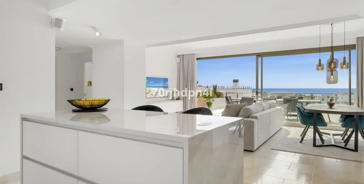 Sale of penthouse in Estepona 4