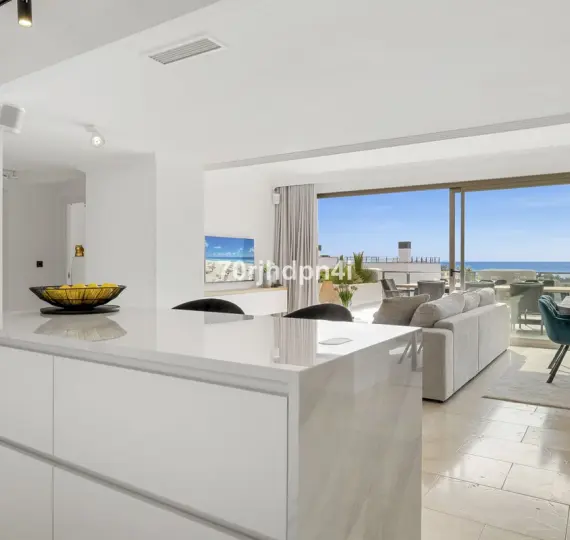 Sale of penthouse in Estepona