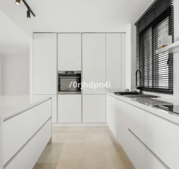 Sale of penthouse in Estepona