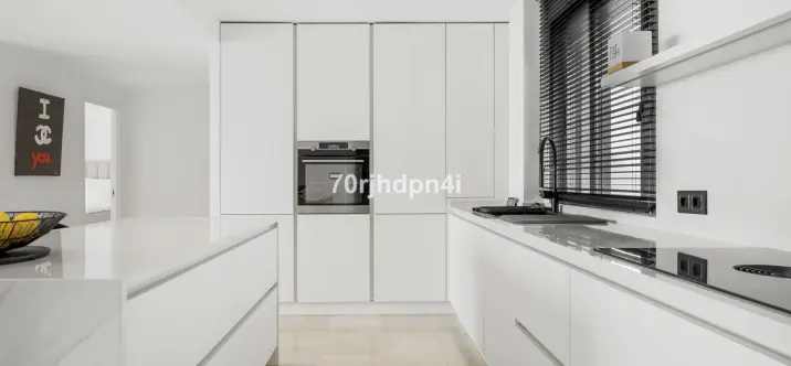 Sale of penthouse in Estepona 4