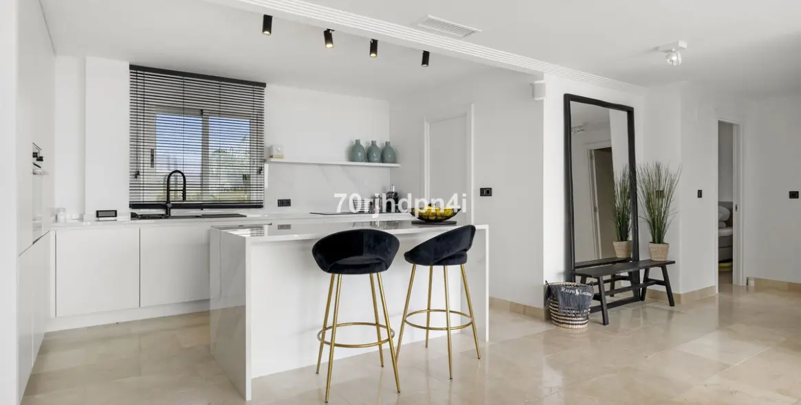 Sale of penthouse in Estepona 10