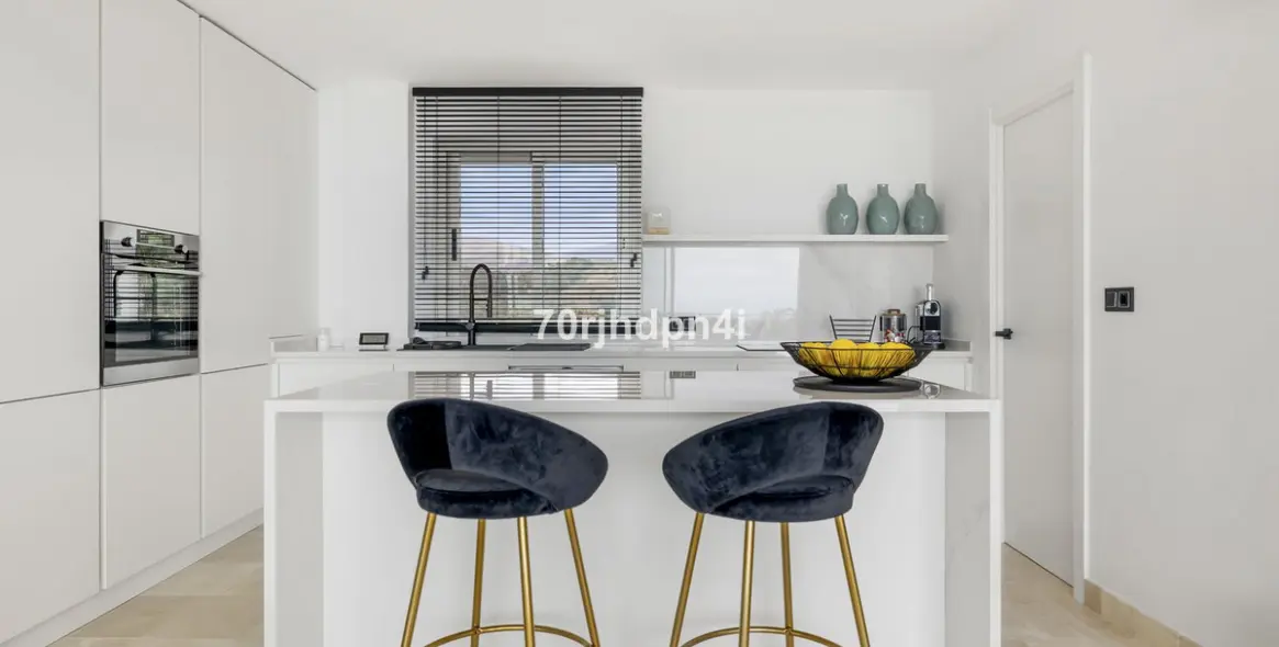 Sale of penthouse in Estepona 11