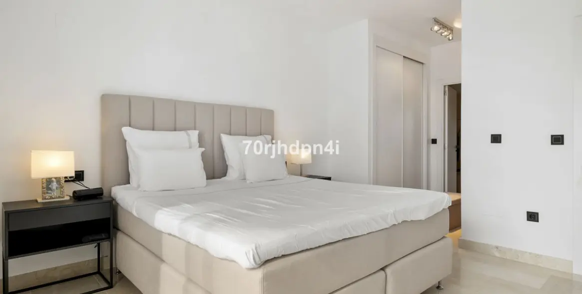 Sale of penthouse in Estepona 12