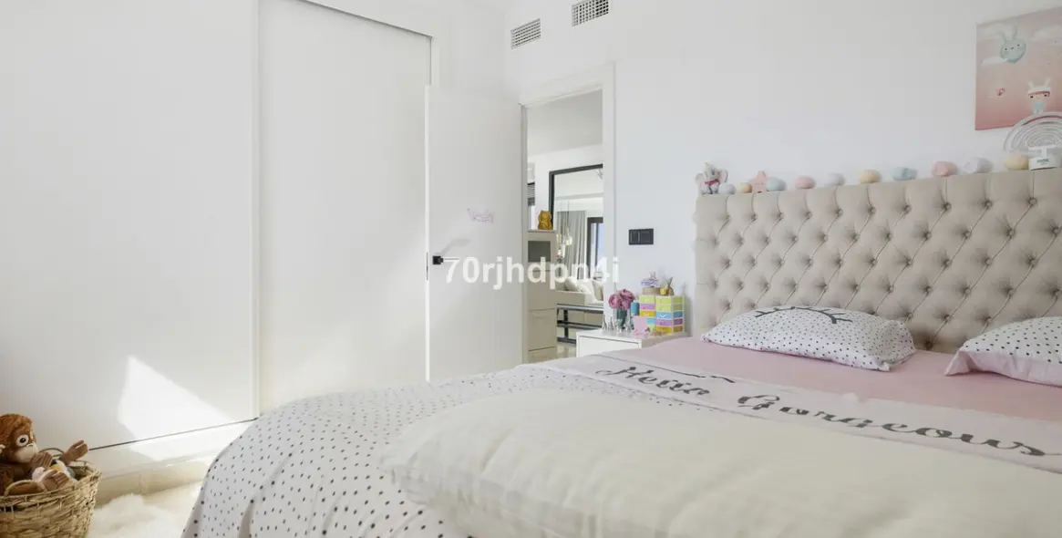 Sale of penthouse in Estepona 14