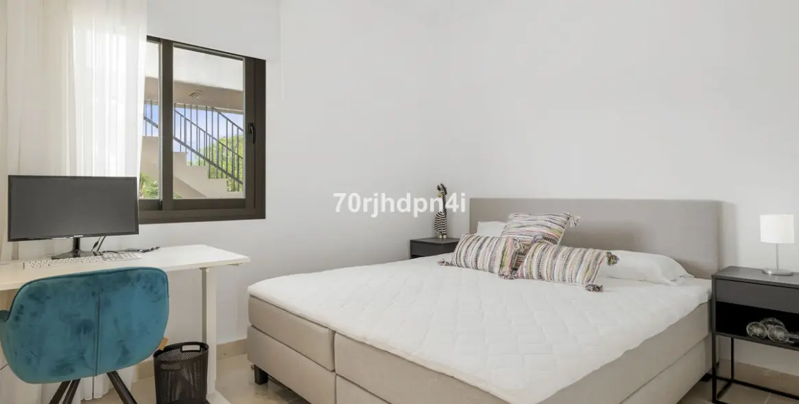 Sale of penthouse in Estepona 16