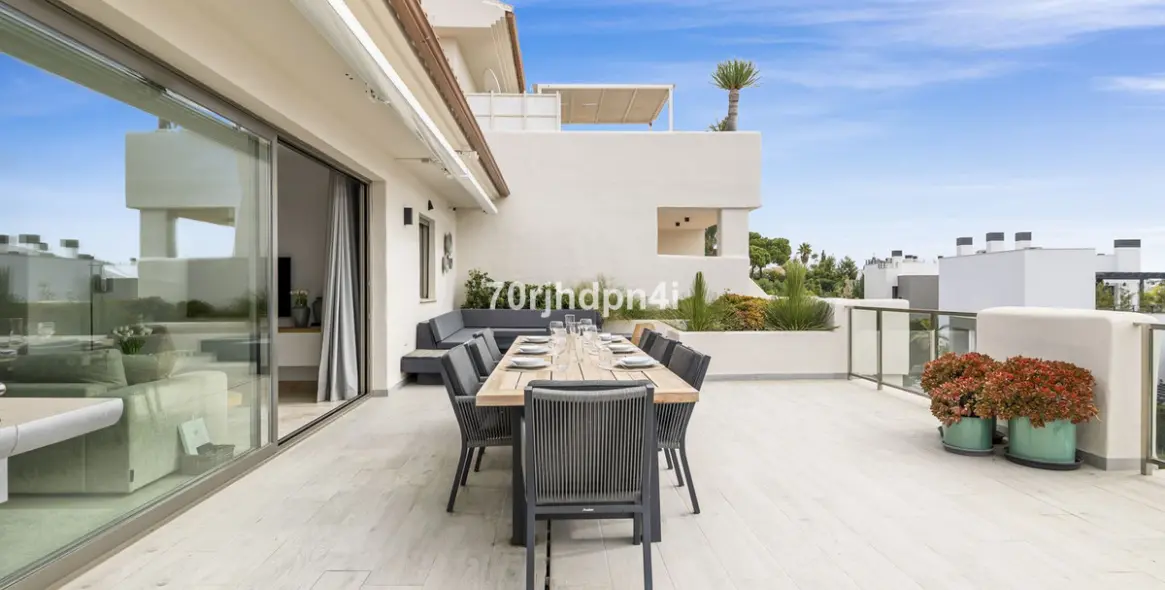 Sale of penthouse in Estepona 23