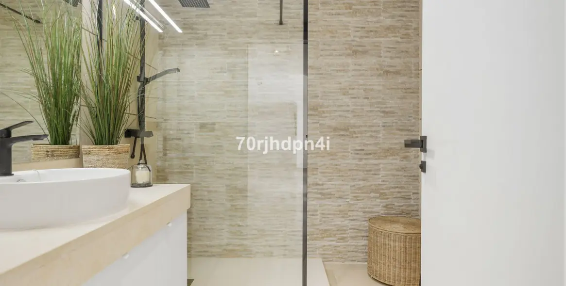 Sale of penthouse in Estepona 32