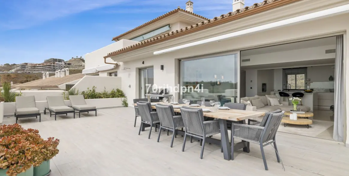 Sale of penthouse in Estepona 35