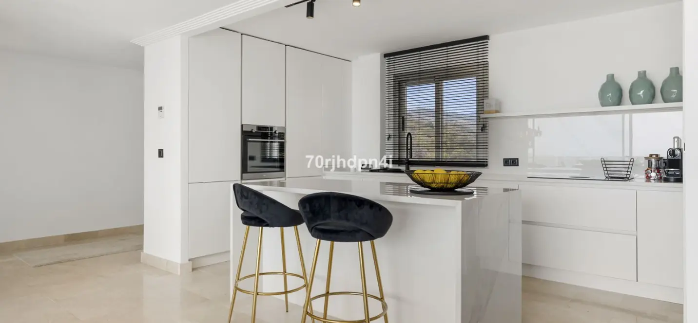 Продажа пентхауса в Estepona 0