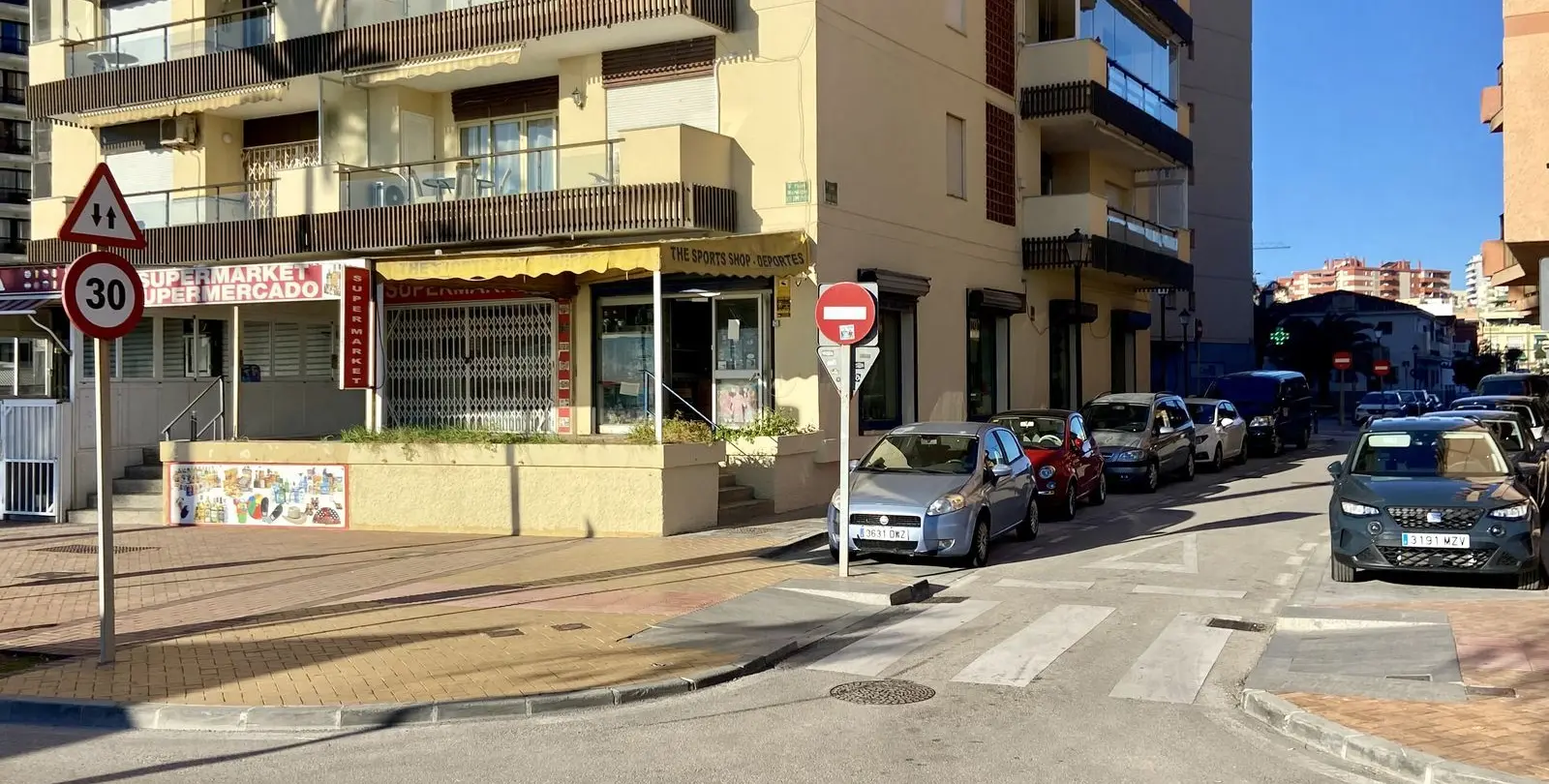 Sale of shop in Fuengirola 2