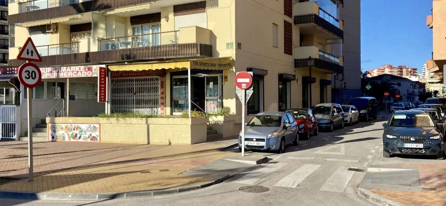 Sale of shop in Fuengirola 1