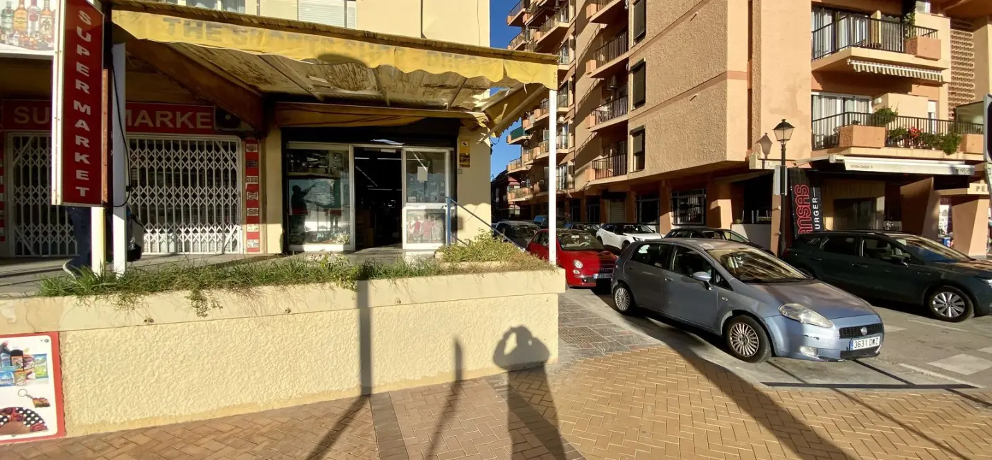 Sale of shop in Fuengirola 2
