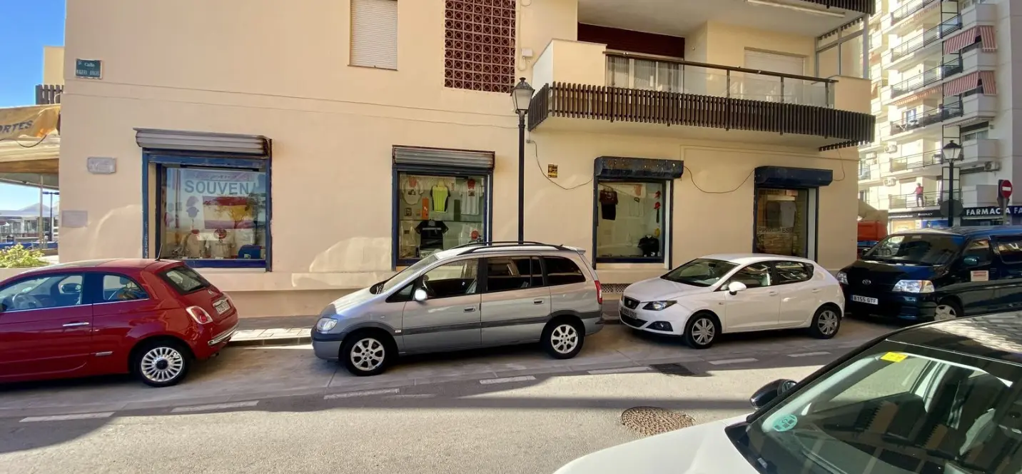 Sale of shop in Fuengirola 3