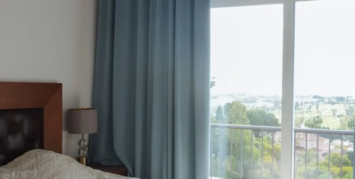 Sale of middle floor apartment in El Paraiso 11